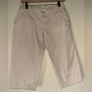 Columbia Women’s Light Tan Knee Length Capri Shorts Sz 2